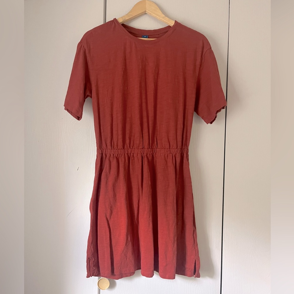 Old Navy womens ruched midi-dress. T-shirt material. Great Rust color for fall.